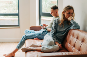signs of trauma bonding